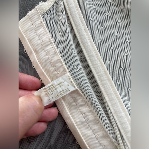 Vintage Gold Label Victorias Secret corset - Picture 6 of 6